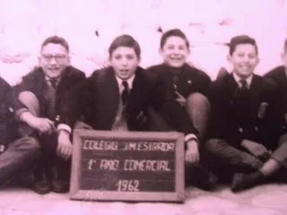 Fotografía de 1962: alumnos del primer año comercial del Colegio J. M. Estrada