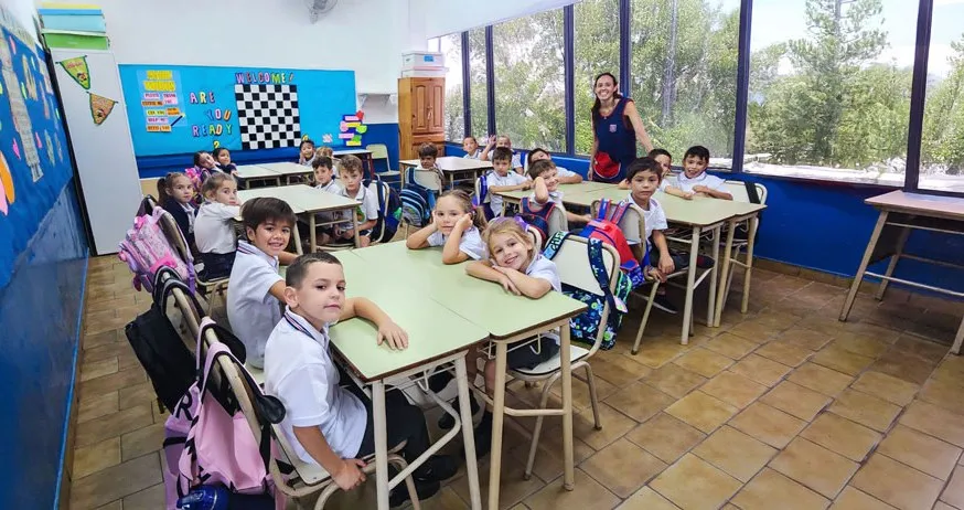 Aula luminosa de Primary durante la jornada de la mañana
